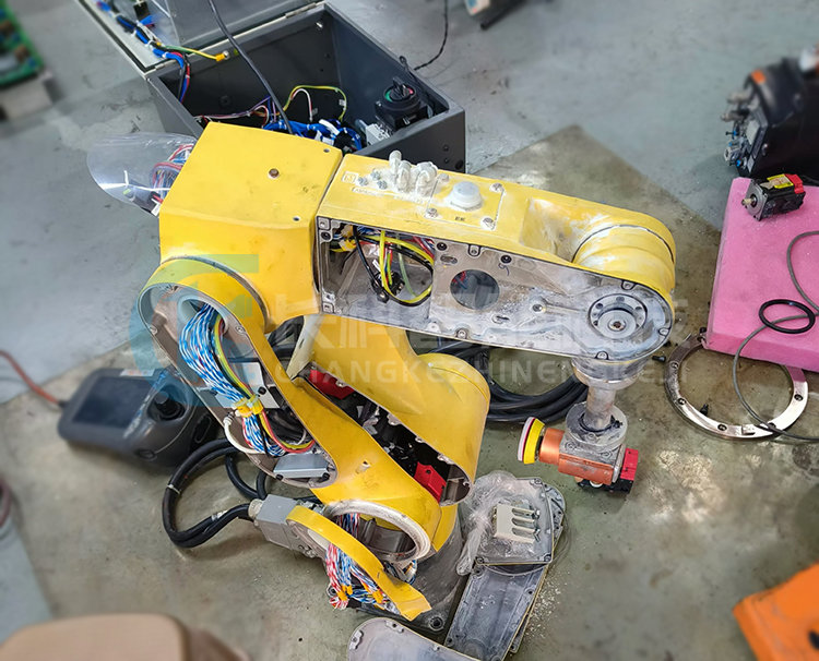 發那科機器人LR Mate 200iD進水維修 發那科機器人LR Mate 200iD進水維修