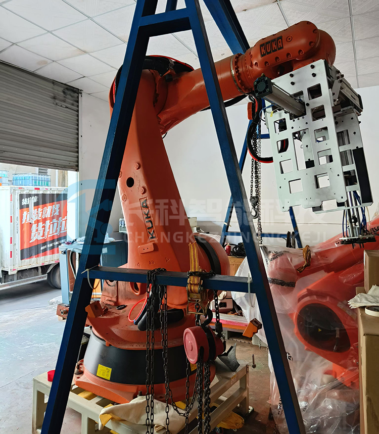 庫卡C2機器人KR210 R2700拆裝平衡桿 庫卡C2機器人KR210 R2700拆裝平衡桿